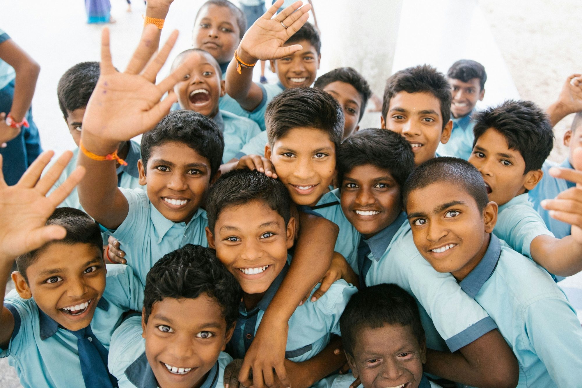 Un groupe d'adolescents d'origine indienne